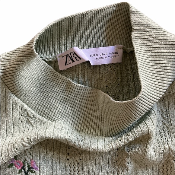 NEW* SWEATER VEST* - Picture 2 of 3